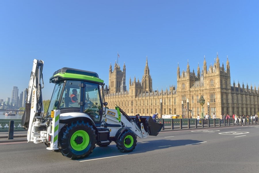 历史性突破！JCB氢能挖掘装载机获准在英国道路行驶