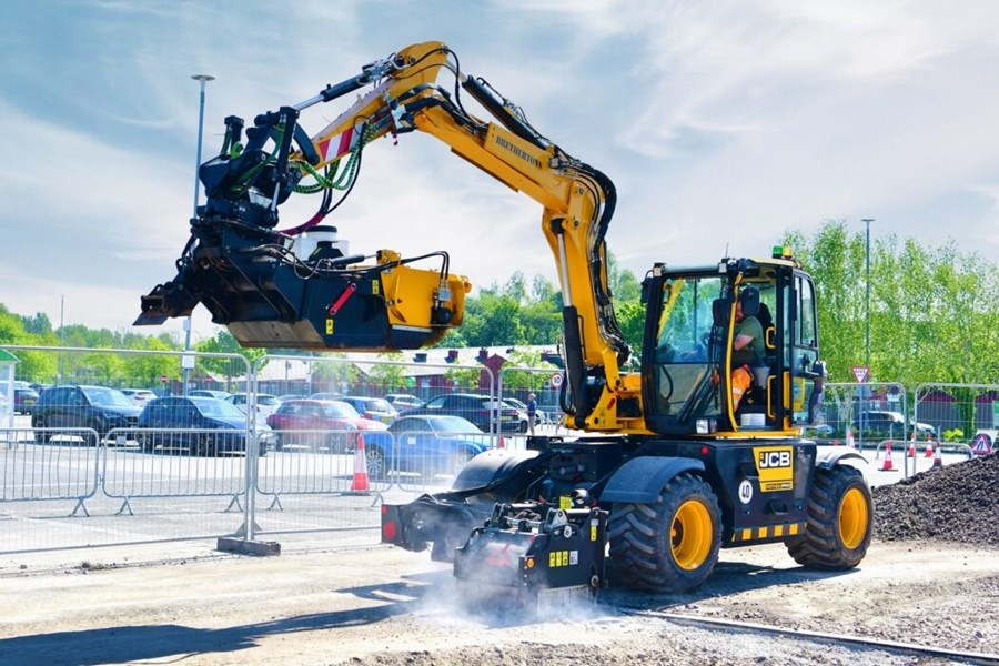 拓！JCB Pothole助客户赢得道路维护新业务！
