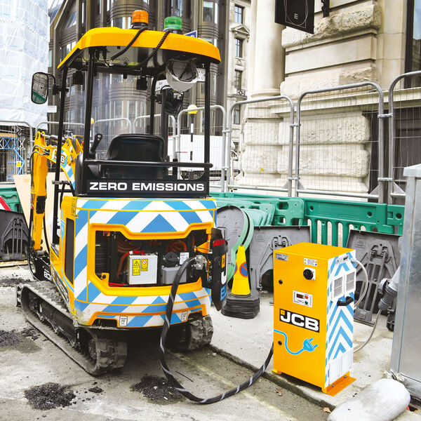 OFF-BOARD RAPID CHARGER TO SUIT ALL JCB E-TECH MACHINES.jpg